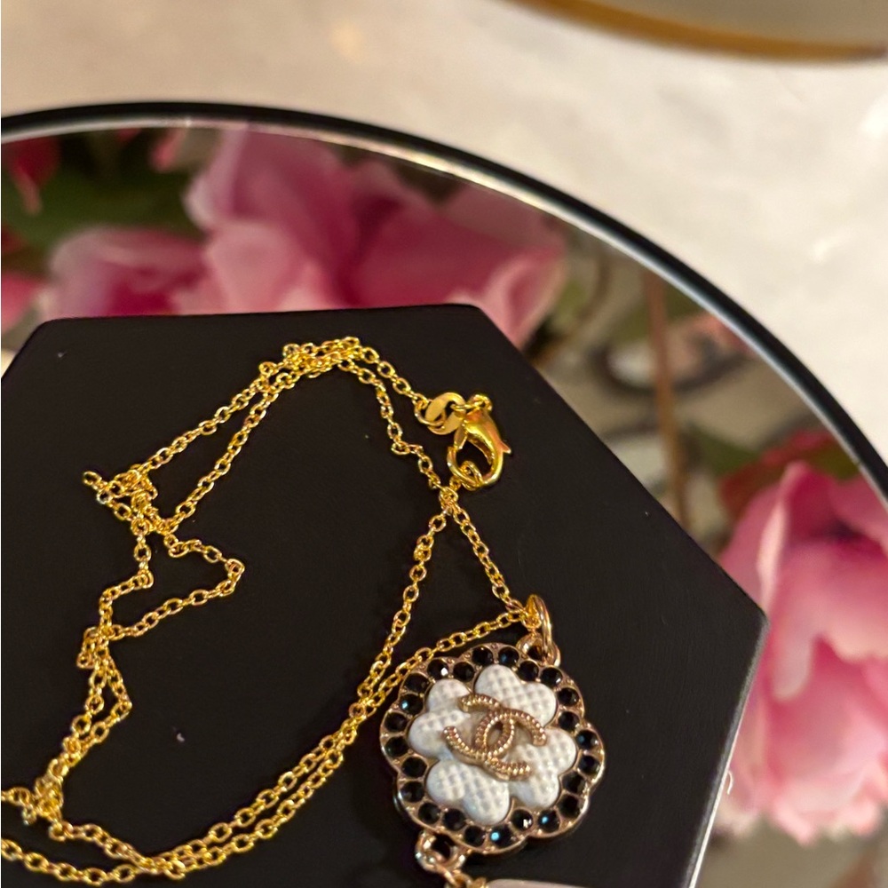 Chanel stamped Gold and Black Pendant Zipper Pull w drop Pearl - Picture 6 of 8
